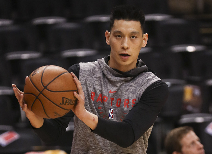 纽约尼克斯训练开放日，今晨防线松动引欢呼，欧篮联在即，临场指挥获称赞的简单介绍