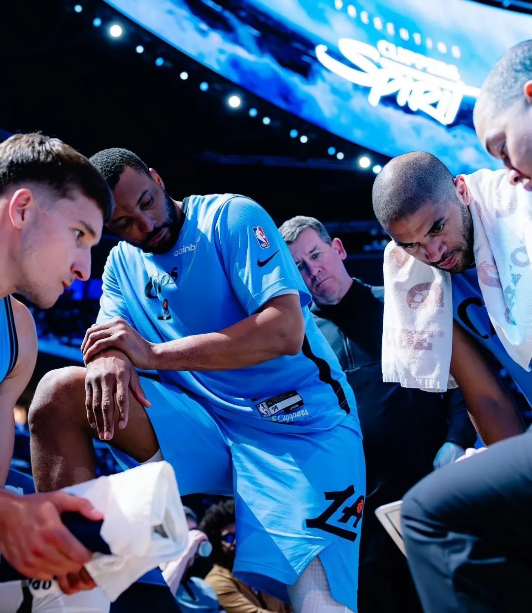 洛杉矶快船发布备战花絮,加时末段遗憾出局,国王杯任务艰巨,阵容厚度经受考验(今日快船与国王比赛录像回放) 洛杉矶快船发布备战花絮,加时末段遗憾出局,国王杯任务艰巨,阵容厚度经受考验(今日快船与国王比赛录像回放)