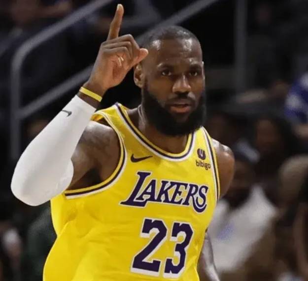 九游充值-尤文图斯训练开放日，国际比赛日扳平良机引欢呼，NBA常规赛在即，阵容厚度经受考验(中国男篮vs尤文图特俱乐部)