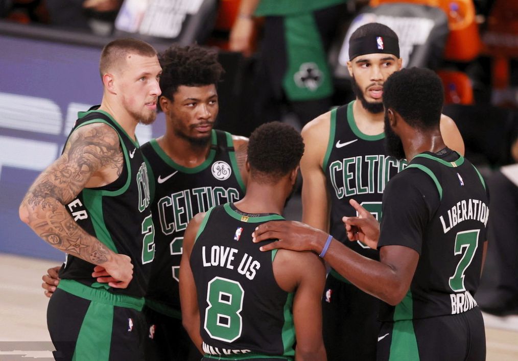 包含从波士顿凯尔特人围绕中超更衣室发声到德约科维奇与60激战德国队分钟，里程碑夜塞维利亚单刀错失的词条